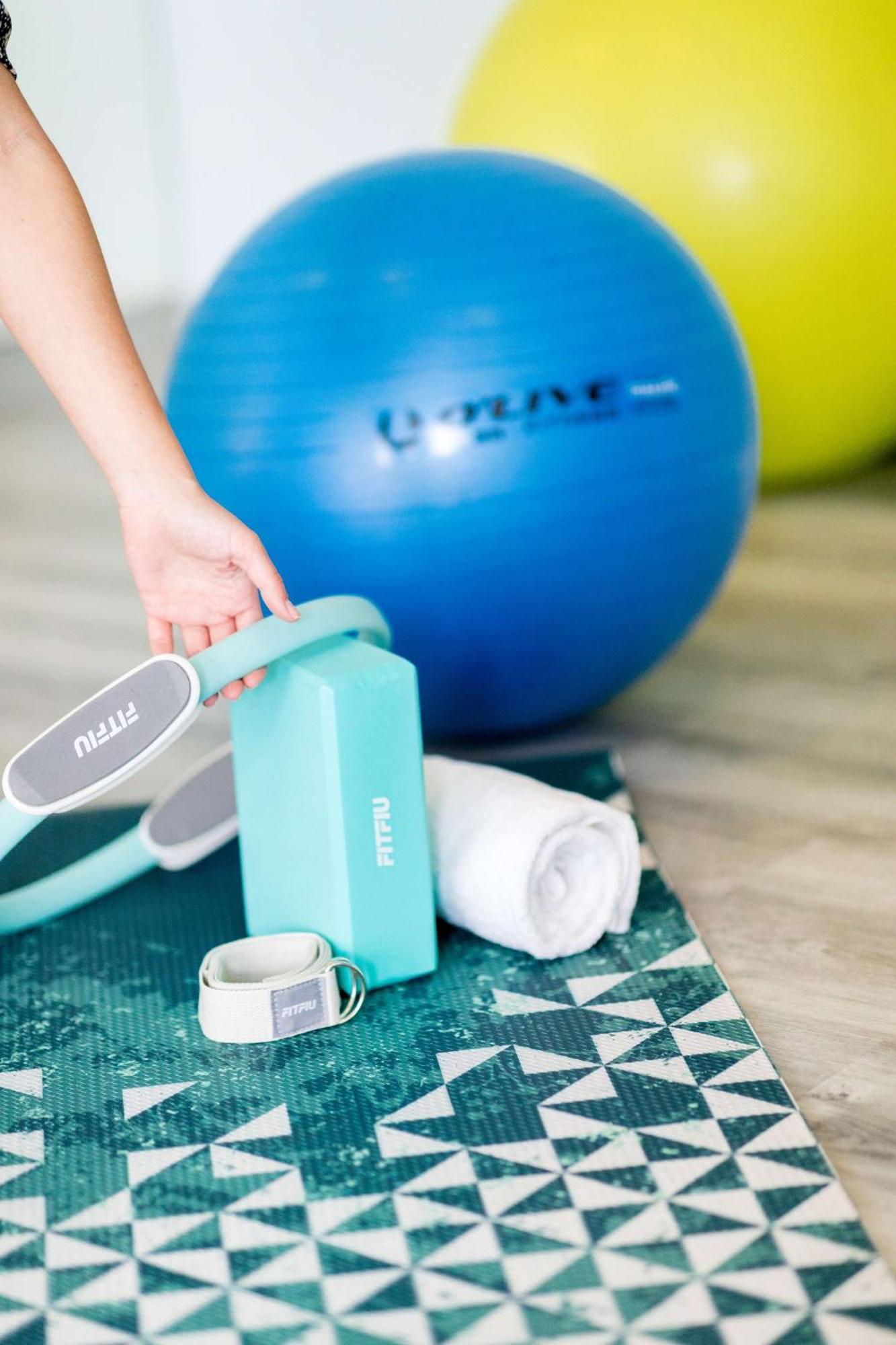 Hilton Mallorca Galatzo Peguera Ngoại thất bức ảnh A yoga mat and a yoga ball