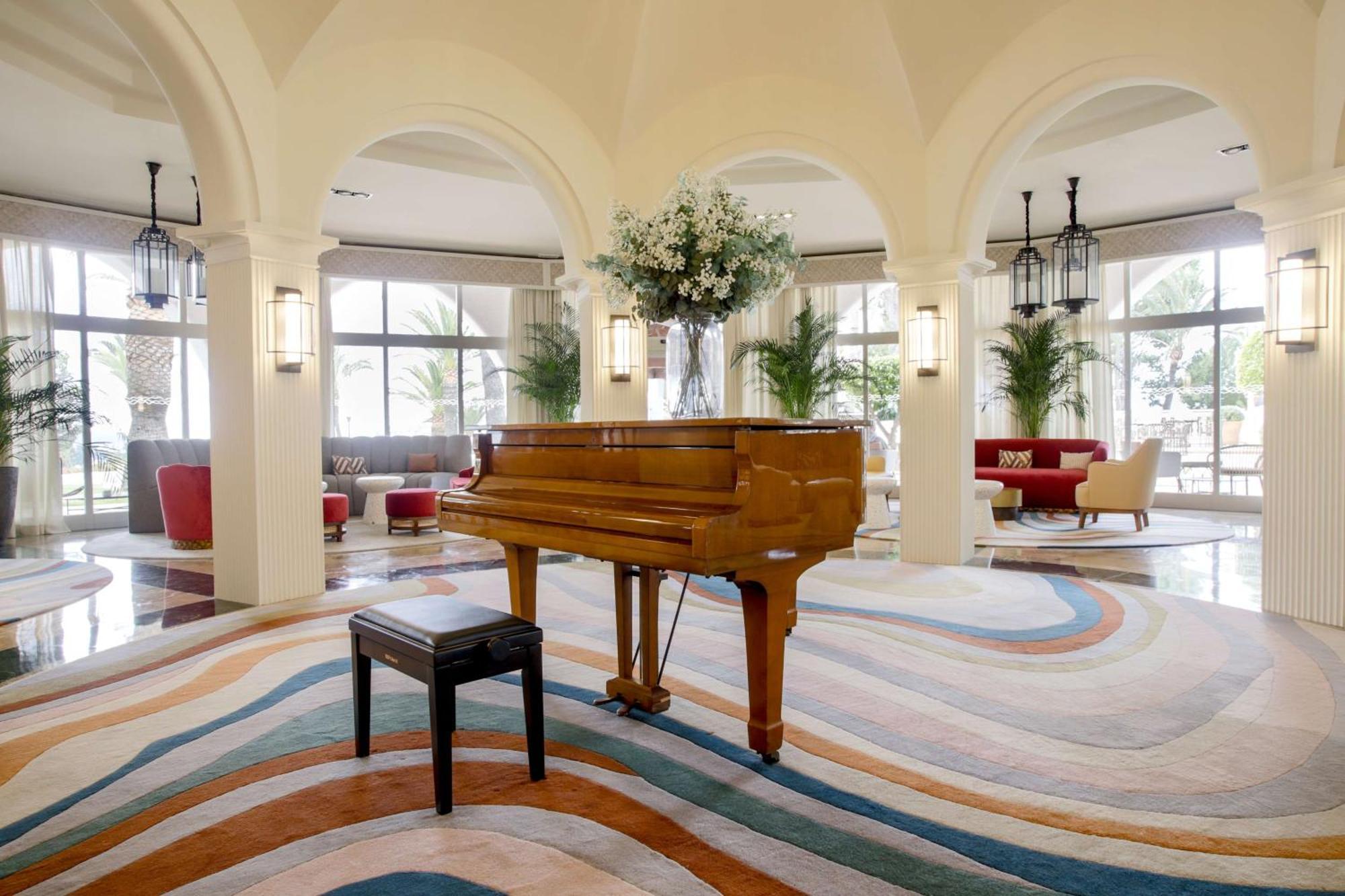 Hilton Mallorca Galatzo Peguera Ngoại thất bức ảnh The lobby of the Four Seasons Hotel