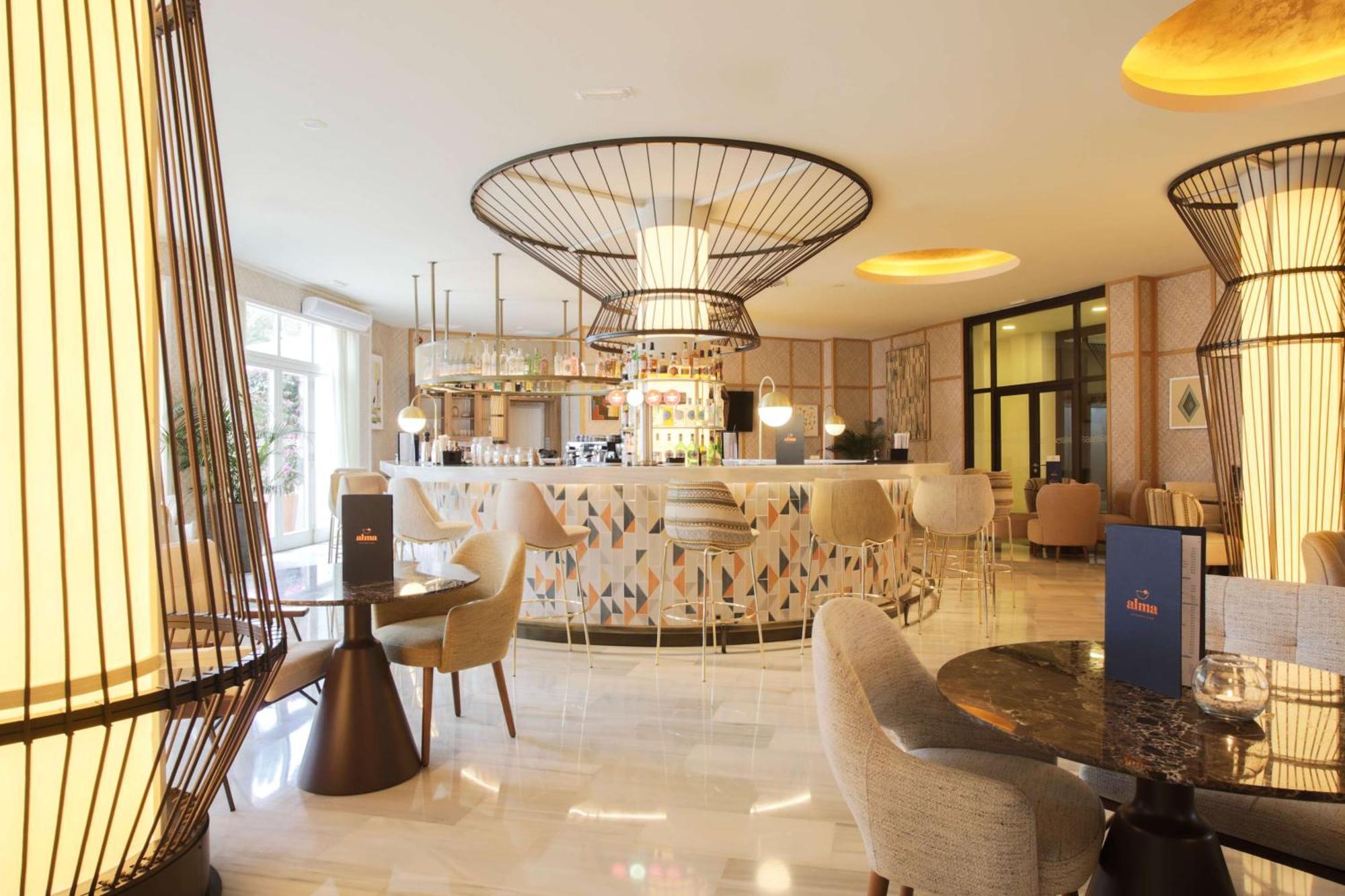 Hilton Mallorca Galatzo Peguera Ngoại thất bức ảnh The bar at the hotel